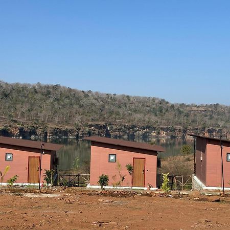 Hotel Gandhisagar Forest Retreat à Gurla Extérieur photo